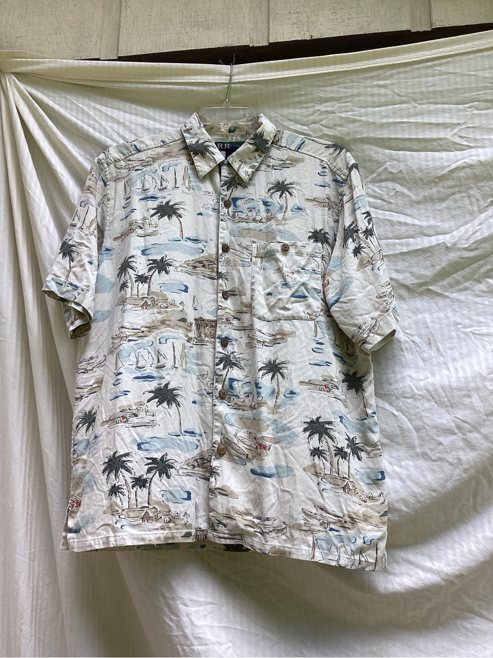 R&R Casuals Men's 100% silk Cream Tropical Print Short-Sleeve Shirt, size large